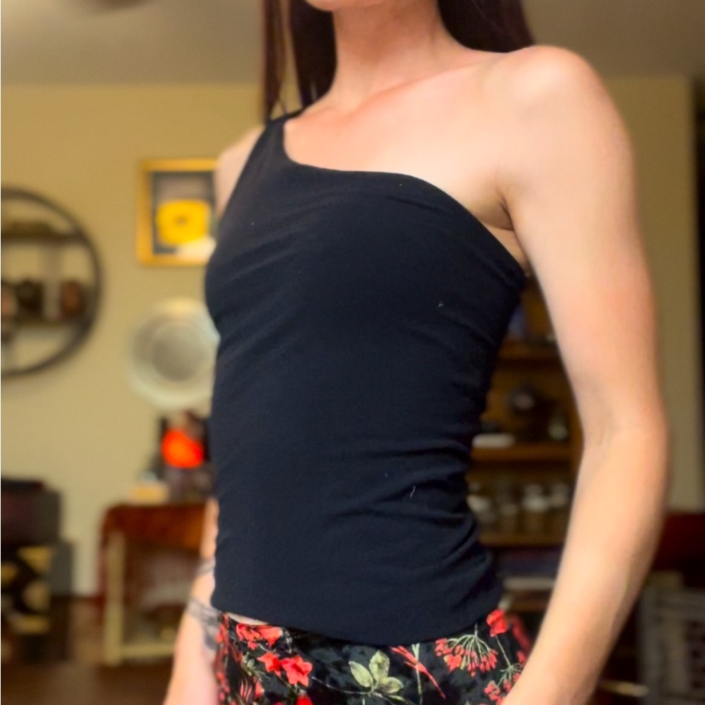Side shoulder tank top
